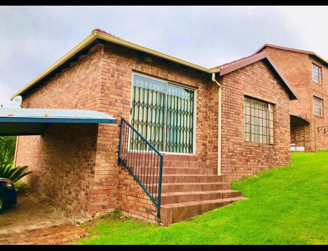2 BEDROOM TOWNHOUSE FOR SALE IN ELANDSPARK